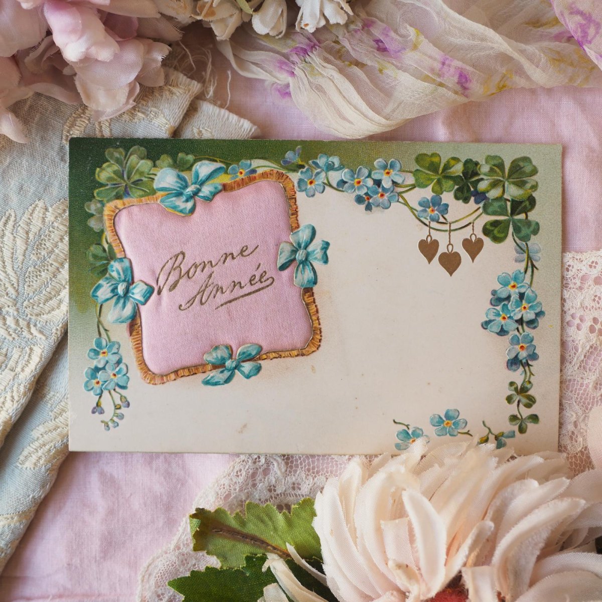 画像1: ピンク色シルクのクッションが付いたカード/勿忘草とクローバー (1)