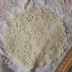 画像6: 極細アイリッシュクロシェレースのドイリー/立体花のモチーフ (6)
