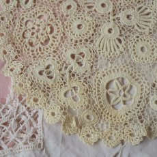 画像5: 極細アイリッシュクロシェレースのドイリー/立体花のモチーフ (5)