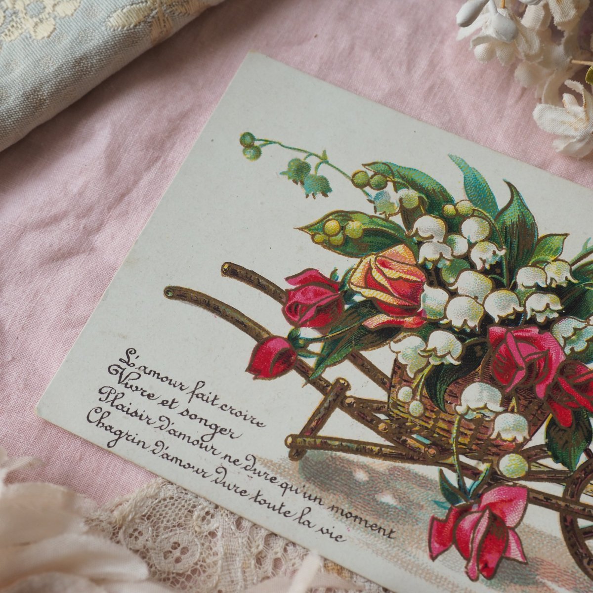 画像2: 鈴蘭と薔薇の花車のポストカード/金彩縁加工 (2)