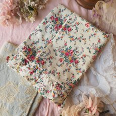 画像1: 赤い薔薇と小花柄のフリル付きミニカーテン (1)