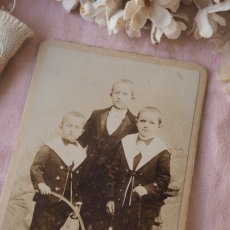 画像2: 3人の男の子の肖像写真モノクロフォトカード (2)