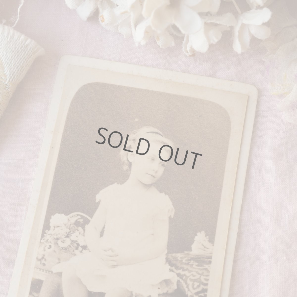 画像2: 白黒写真女の子のフォトカード (2)