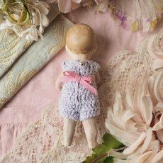 画像3: ベビービスクドール薄い紫色クロシェのロンパース/ドイツ製 (3)