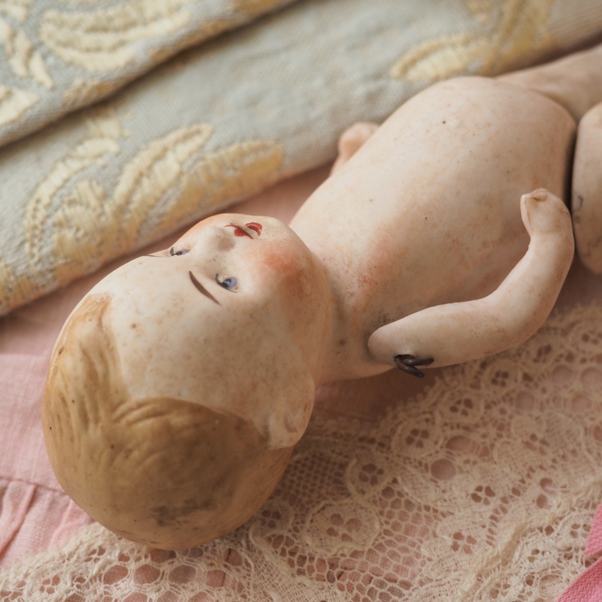 画像14: ベビービスクドール薄い紫色クロシェのロンパース/ドイツ製 (14)