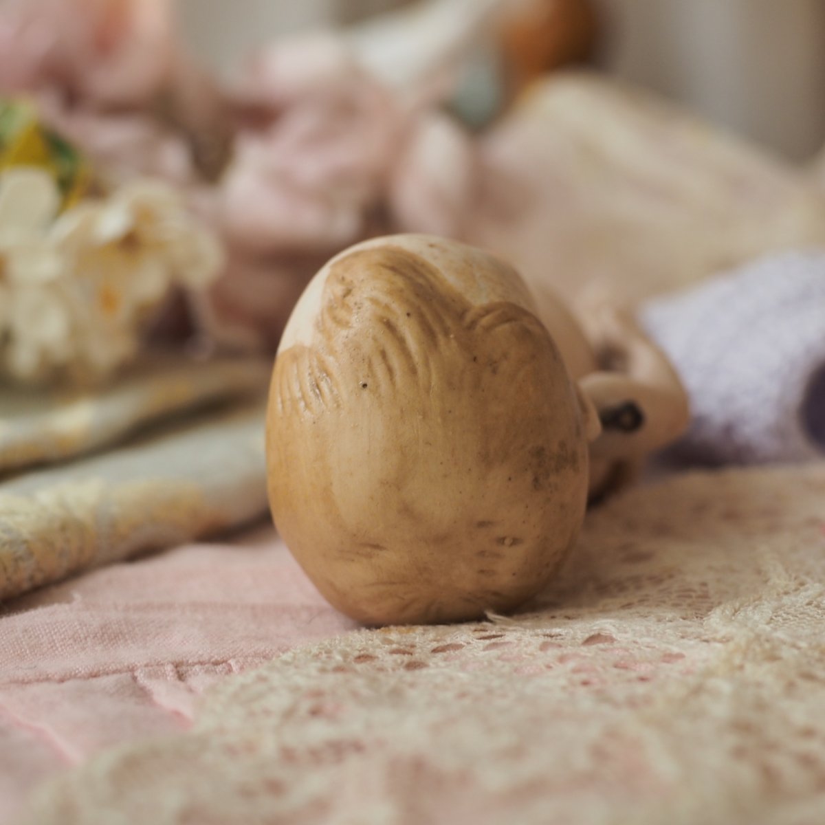 画像15: ベビービスクドール薄い紫色クロシェのロンパース/ドイツ製 (15)