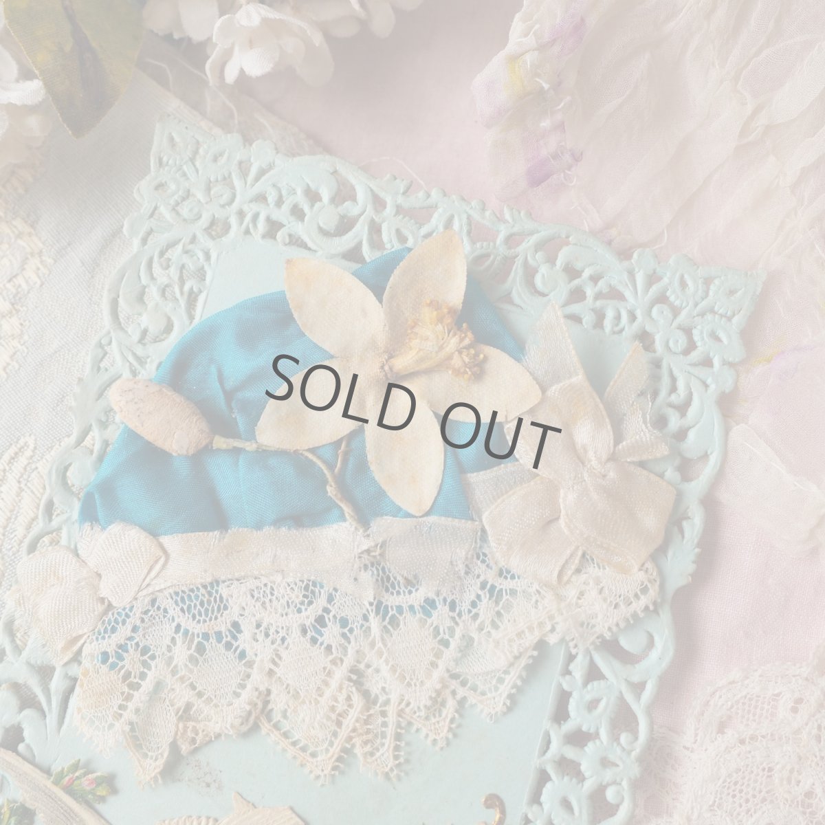 画像2: 透かし模様、花とクロモのボネカード/シルクとレース、リボン飾り (2)