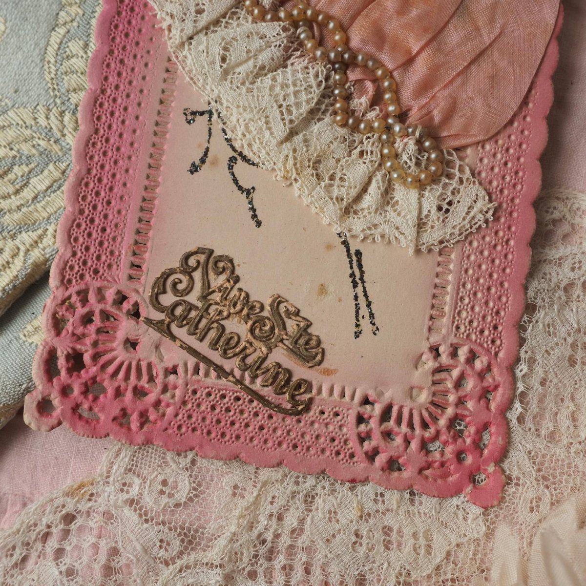 画像3: ピンク色シルクのボネとレースパールビーズの飾りのボネカード/未使用品 (3)