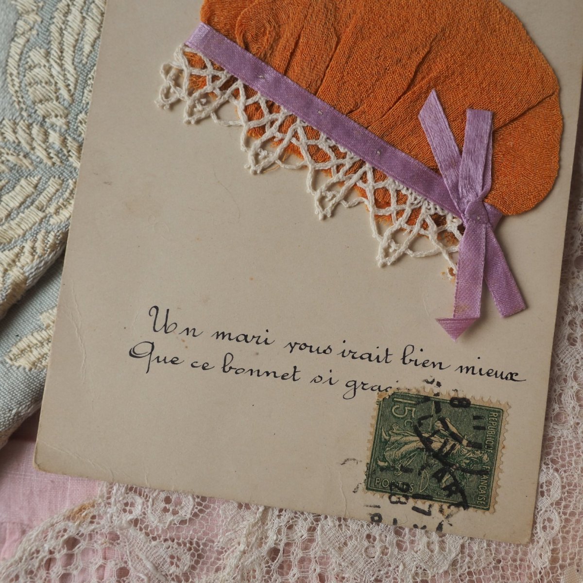 画像3: オレンジ色の丸いボネとレースのボネカード/聖カトリーヌ祭 (3)