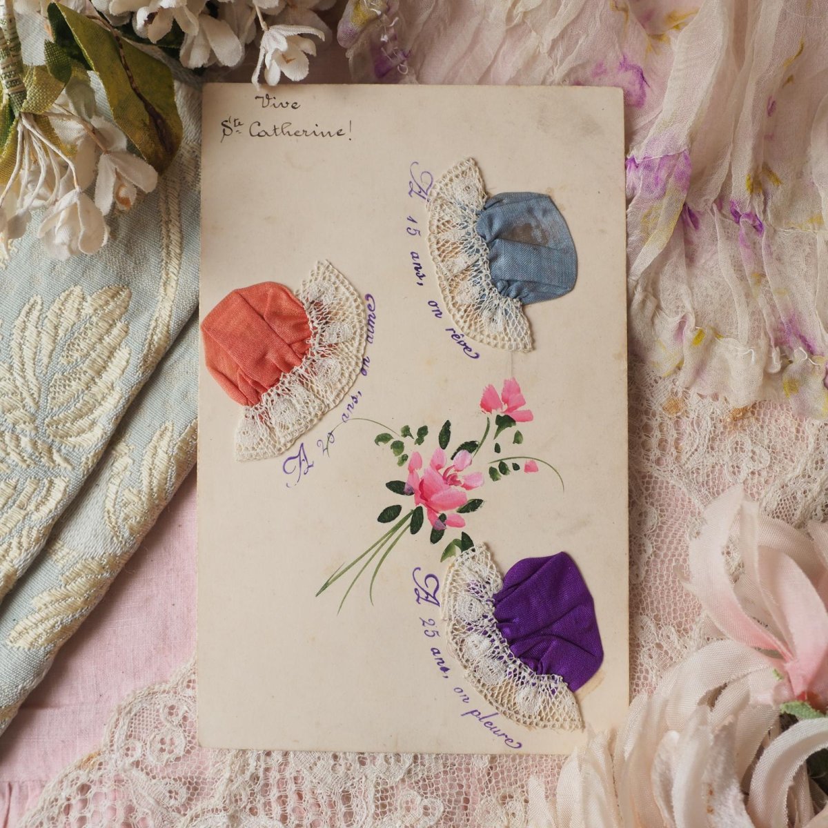 画像1: 手描きの花と3色布とレースのボネカード/聖カトリーヌ祭 (1)