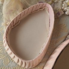 画像7: 薄いピンク色のドラジェBOX、教会と文字の紙箱 (7)