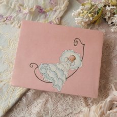 画像1: ピンク色のドラジェBOX、ベビーとゆりかごの紙箱 (1)