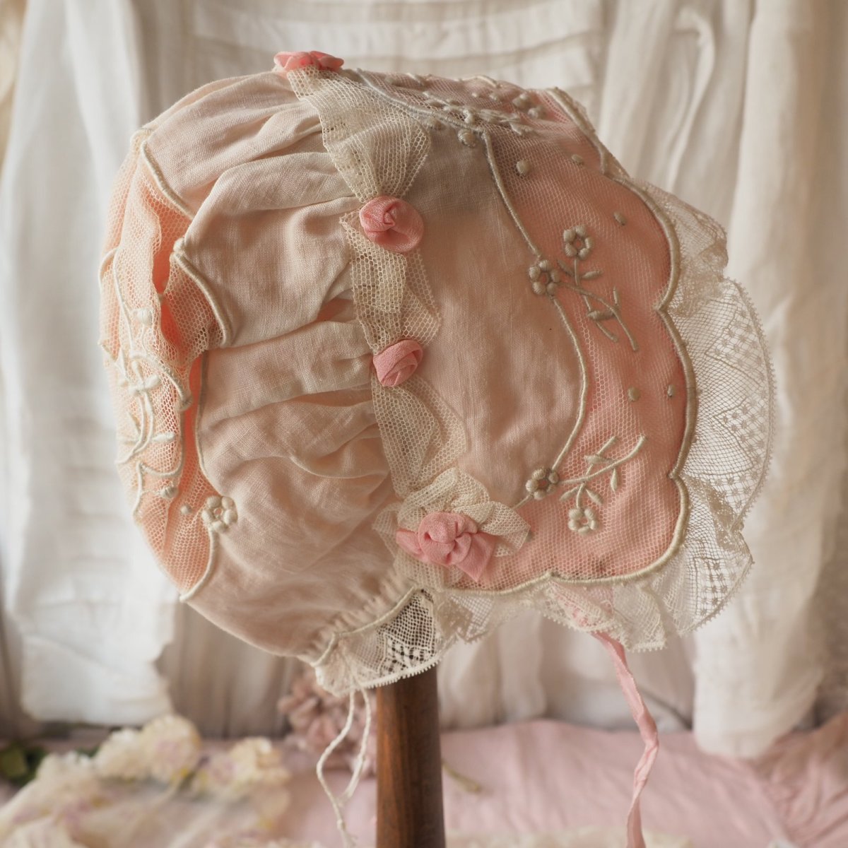 画像15: ベビーボネ、ピンクの薔薇とチュールレース刺繍飾り/シルクのインナー付き (15)