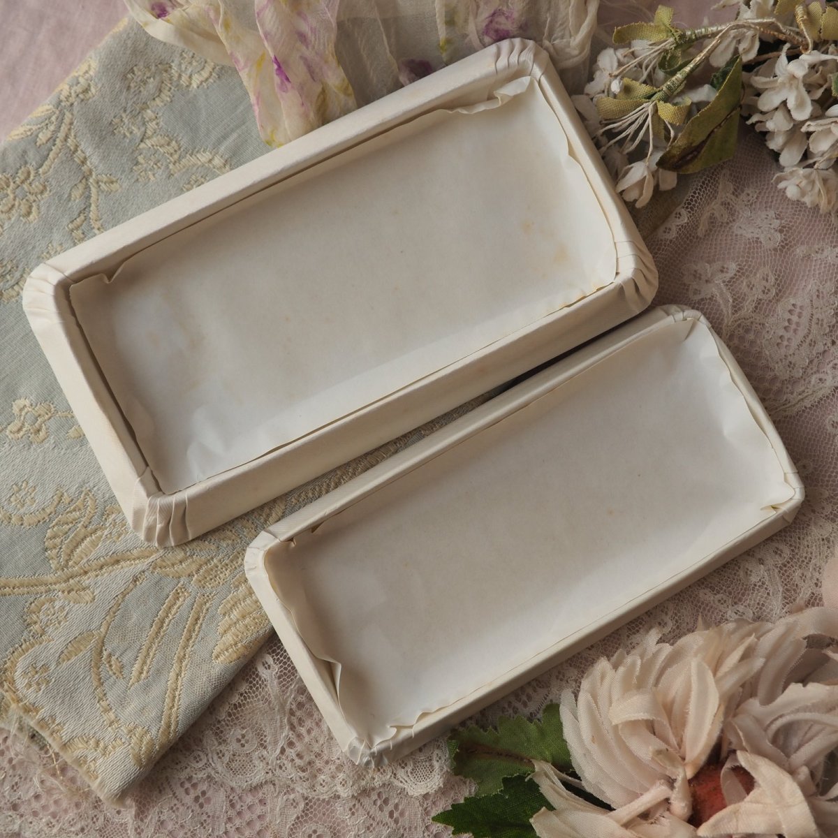 画像6: 白いドラジェBOX、乳母車とエンボスピンク色文字Bapteme紙箱 (6)