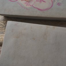 画像10: 薄いブルーグレーのドラジェBOX、青い目の赤ちゃんの絵柄の紙箱 (10)