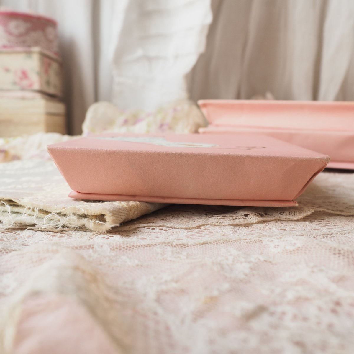 画像4: ピンク色のドラジェBOX、ベビーとゆりかごの紙箱 (4)