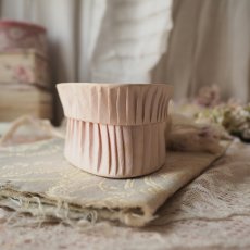 画像5: 薄いピンク色のドラジェBOX、教会と文字の紙箱 (5)