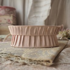 画像2: 薄いピンク色のドラジェBOX、教会と文字の紙箱 (2)