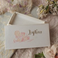 画像10: 白いドラジェBOX、ベビーの絵柄と金文字Bapteme紙箱 (10)