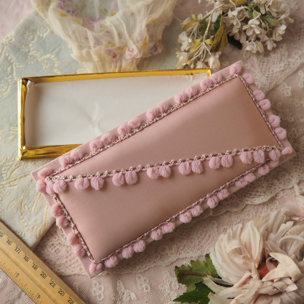 画像10: ピンク色ポンポン飾りの布箱、ドラジェBOX (10)