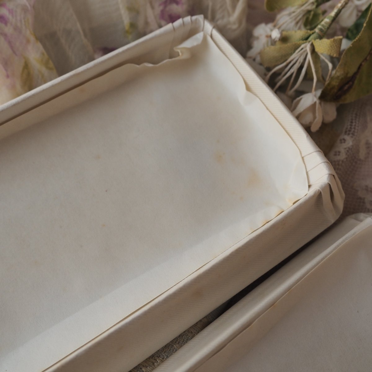 画像7: 白いドラジェBOX、乳母車とエンボスピンク色文字Bapteme紙箱 (7)