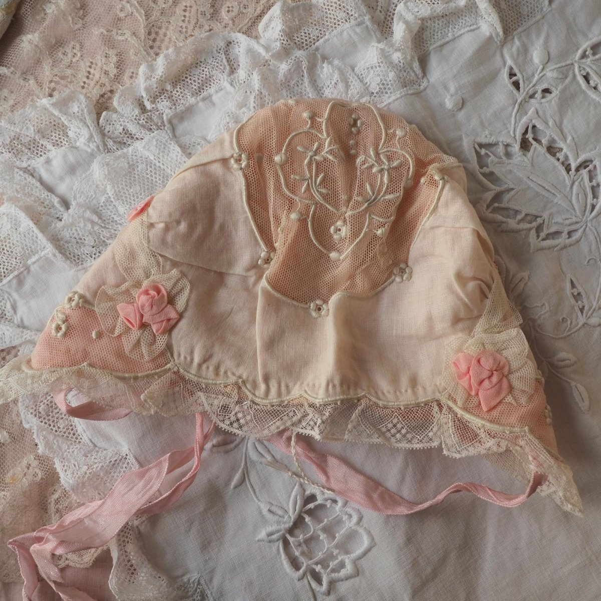画像10: ベビーボネ、ピンクの薔薇とチュールレース刺繍飾り/シルクのインナー付き (10)