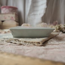 画像3: 薄いブルーグレーのドラジェBOX、青い目の赤ちゃんの絵柄の紙箱 (3)