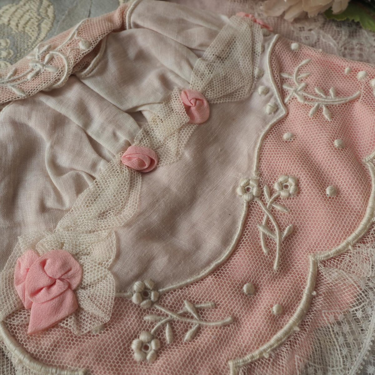 画像7: ベビーボネ、ピンクの薔薇とチュールレース刺繍飾り/シルクのインナー付き (7)