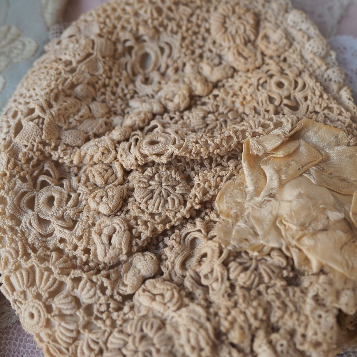 画像8: ベビーorドール用手仕事クロシェレースのボネ／ロゼッタリボン付き (8)