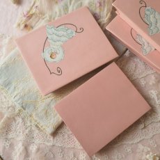 画像10: ピンク色のドラジェBOX、ベビーとゆりかごの紙箱 (10)