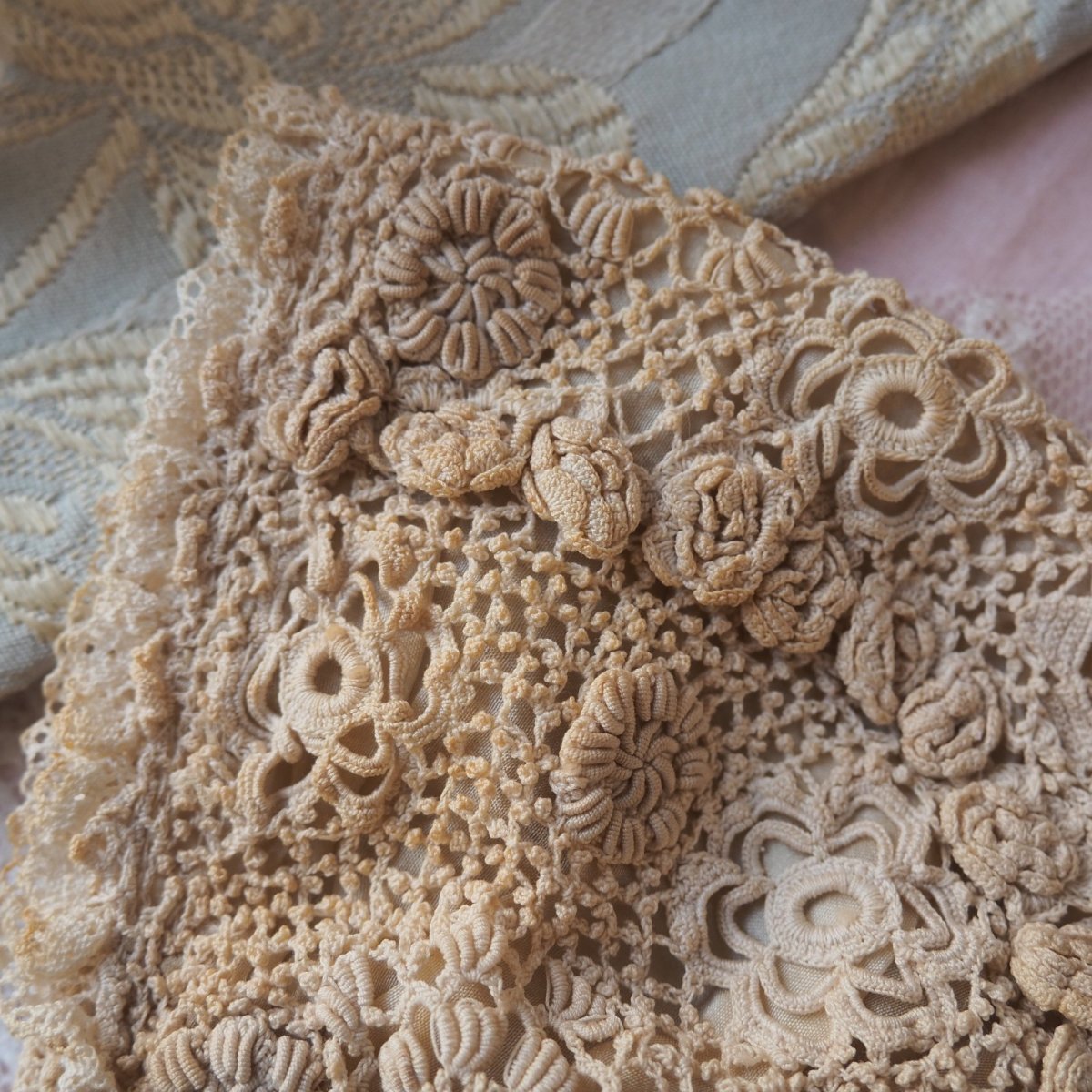 画像4: ベビーorドール用手仕事クロシェレースのボネ／ロゼッタリボン付き (4)