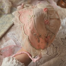 画像12: ベビーボネ、ピンクの薔薇とチュールレース刺繍飾り/シルクのインナー付き (12)