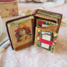 画像13: カルトナージュBOX、クロモ付き小さなbook型ニードル入れ/1880年代イギリス (13)