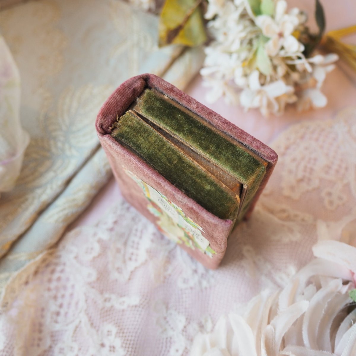 画像16: カルトナージュBOX、クロモ付き小さなbook型ニードル入れ/1880年代イギリス (16)