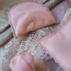 画像8: ドール用小さなピンク色リボンとレースのベッド/べべドール付き (8)