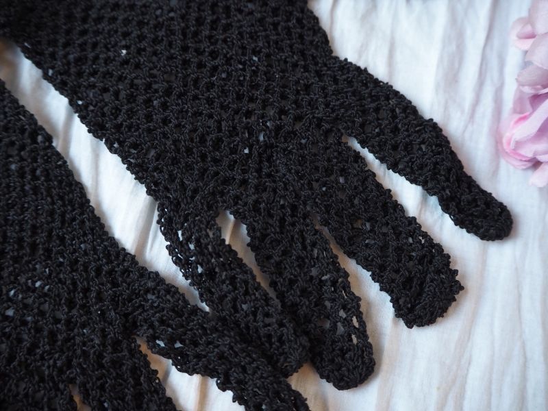 手仕事クロシェレース編みの手袋/黒小さめサイズ accessoire・装身具