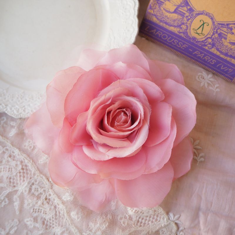 ピンク色薔薇の布花コサージュ/ピン付き décoration・飾り