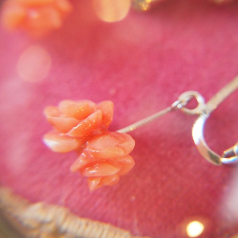 薔薇の花珊瑚とシルバー製イヤリング accessoire・装身具