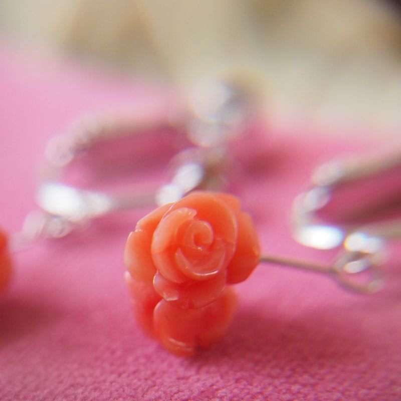 薔薇の花珊瑚とシルバー製イヤリング accessoire・装身具