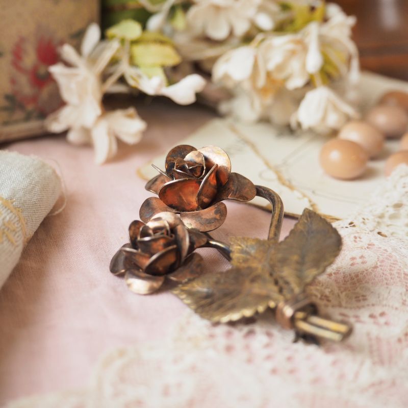 薔薇の花の銅色ブローチ accessoire・装身具