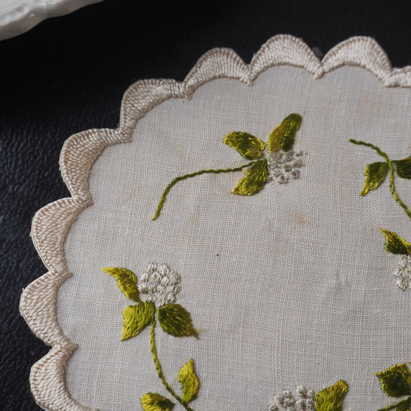 アンティーク ソサイエティシルク 桜の花 絹糸刺繍 リネンスカラップ